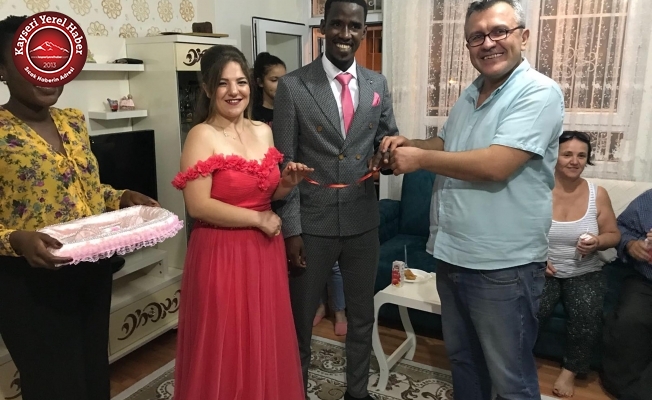 Kayserili Ayşegül ile Senegalli Abdoulaye'den evlilik yolunda ilk adım