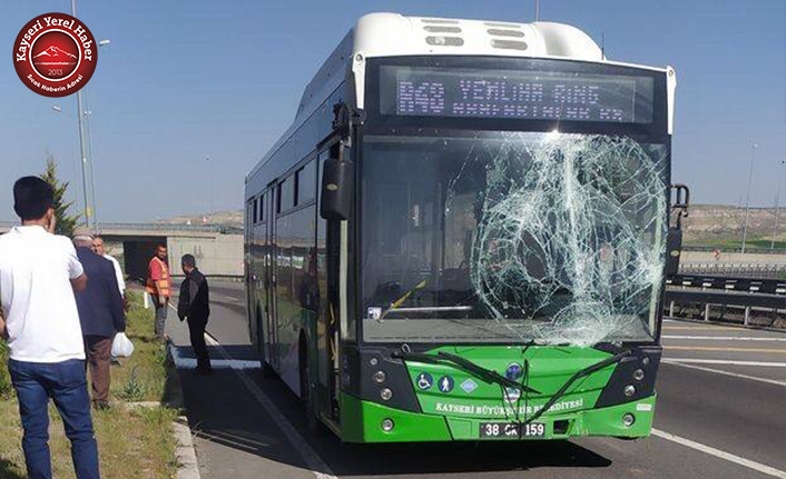 Halk Otobüsü Kaza Yaptı