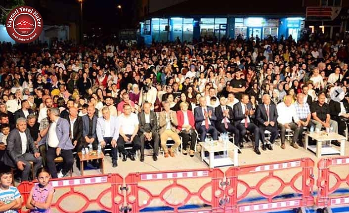 Ahmet Şafak Konserinde Siyasi İsimler Dikkat Çekti