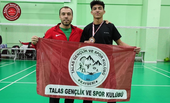 Kayserili Badmintoncu Türkiye Üçüncüsü Oldu